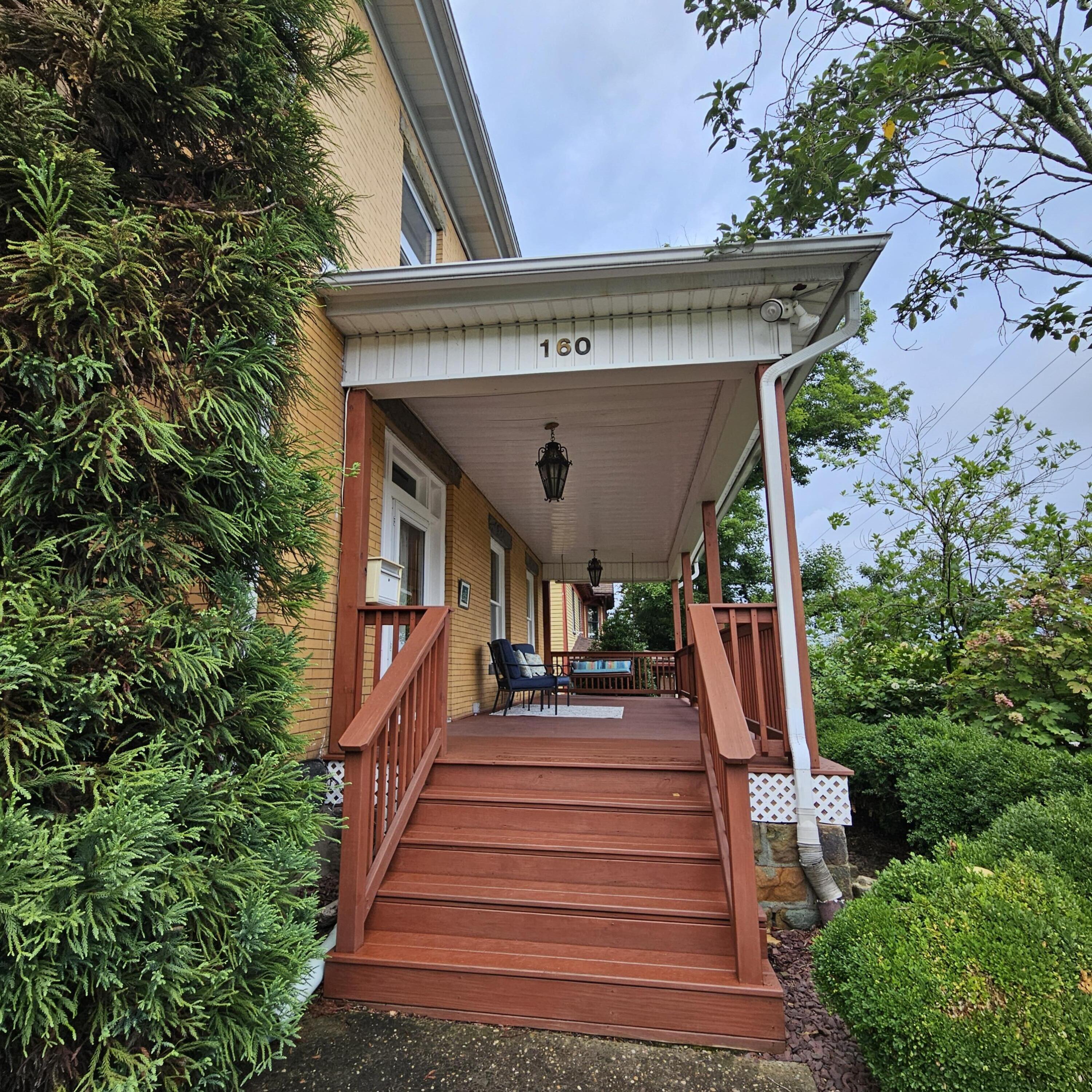 160 E LONG AVE