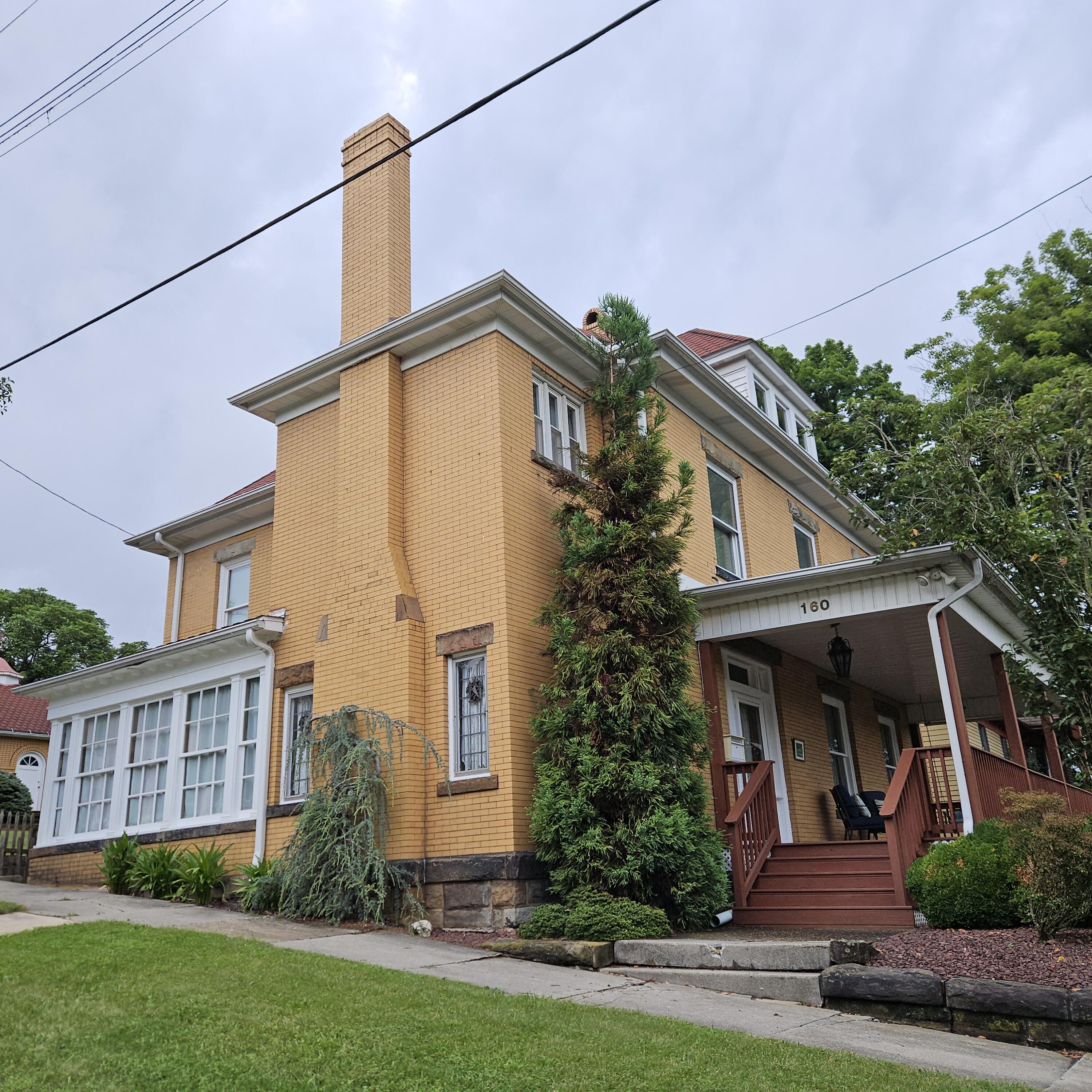 160 E LONG AVE