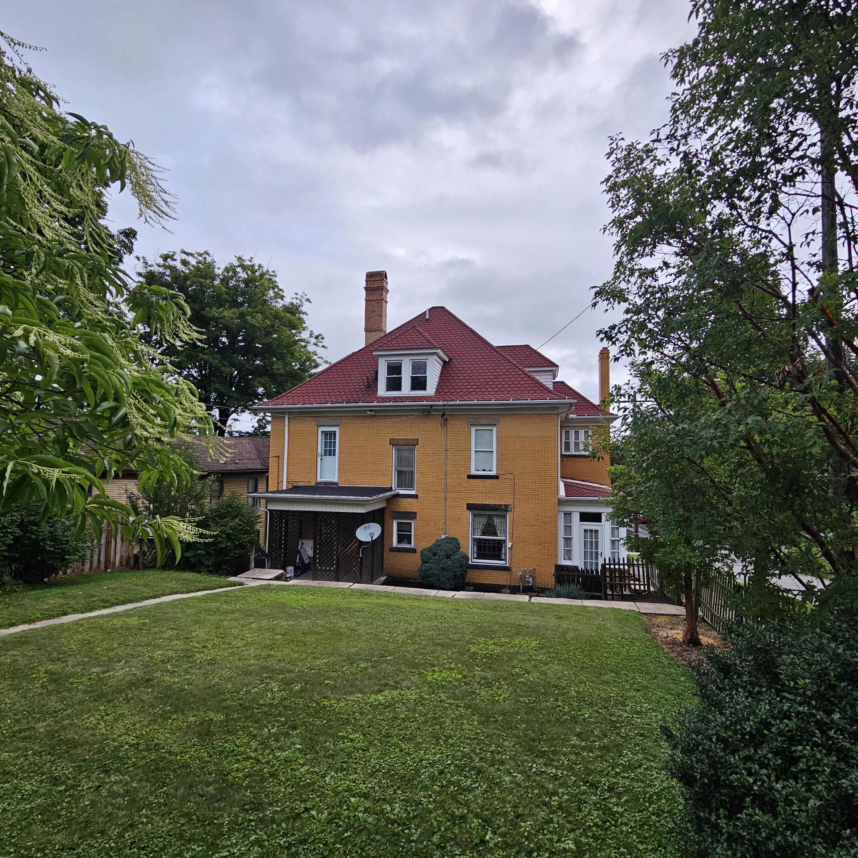 160 E LONG AVE