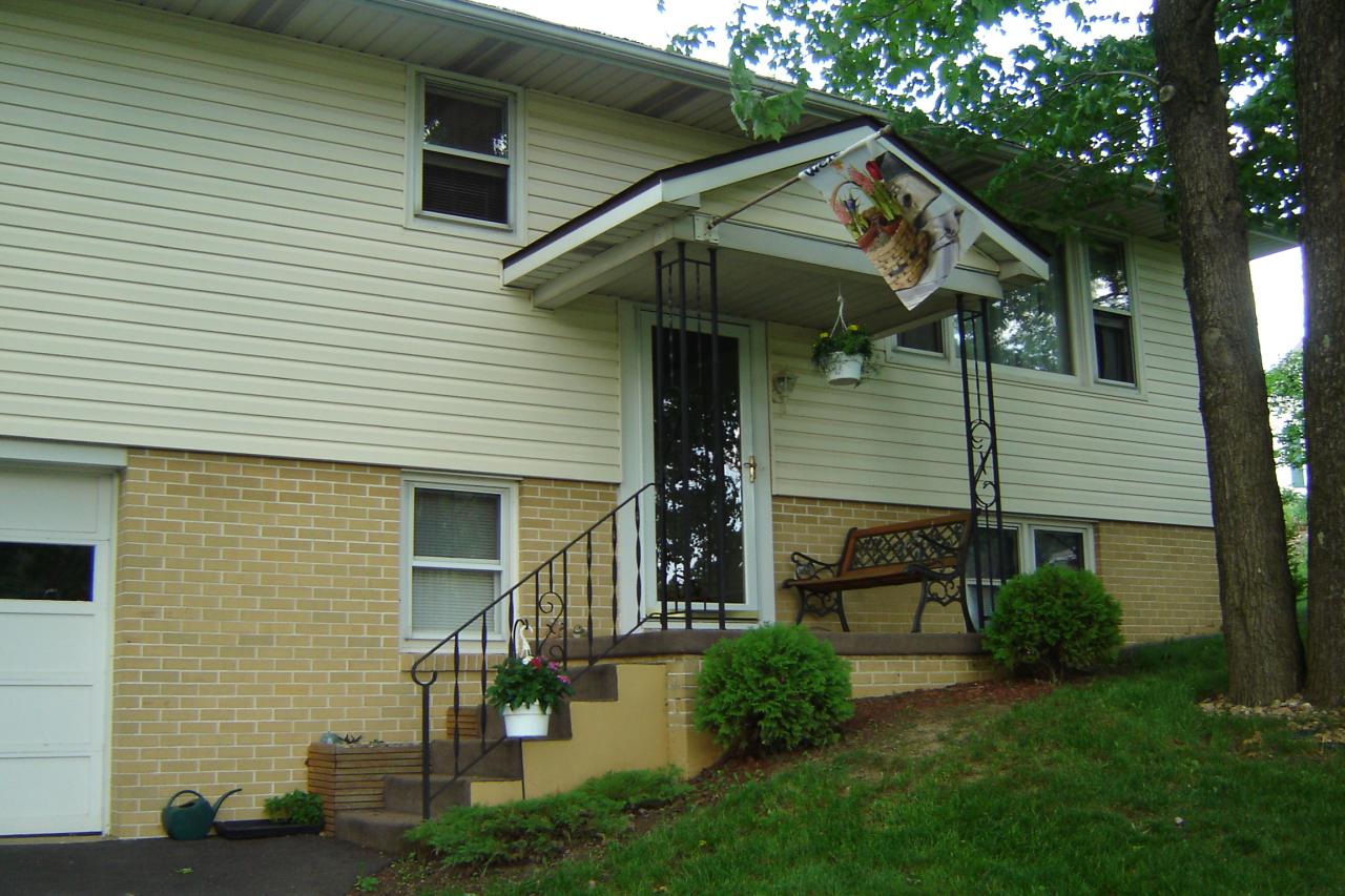 108 HOLLY DR