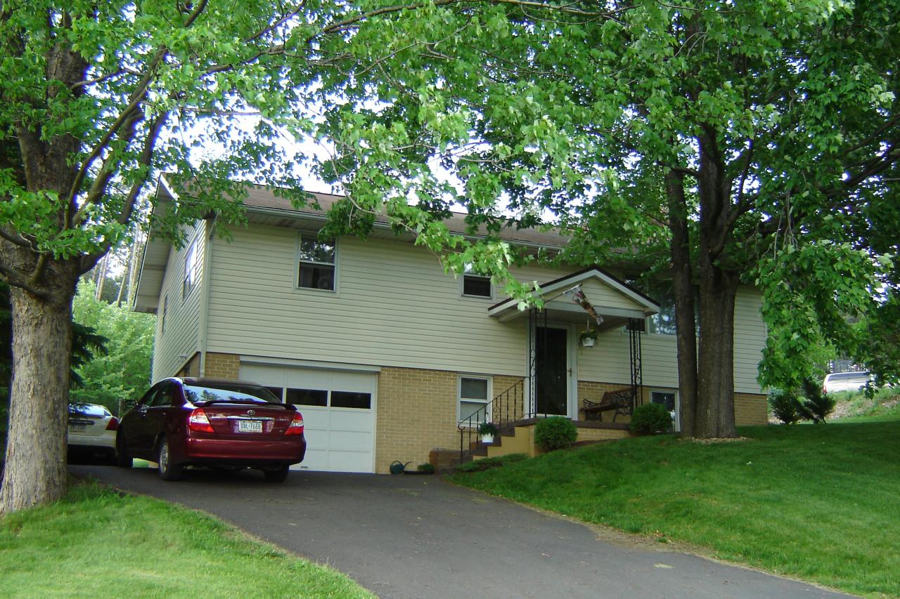 108 HOLLY DR