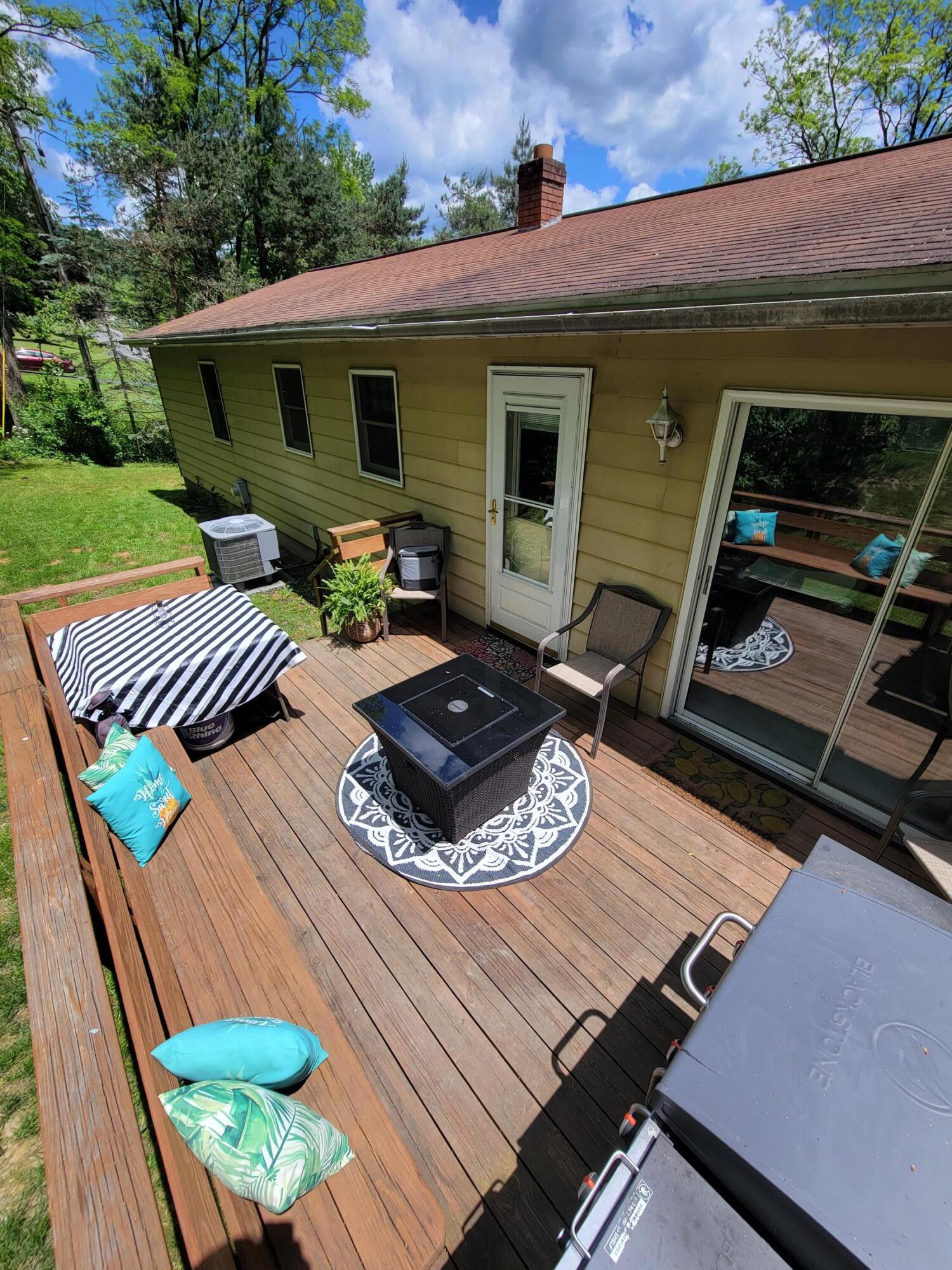 35 LAUREL LN