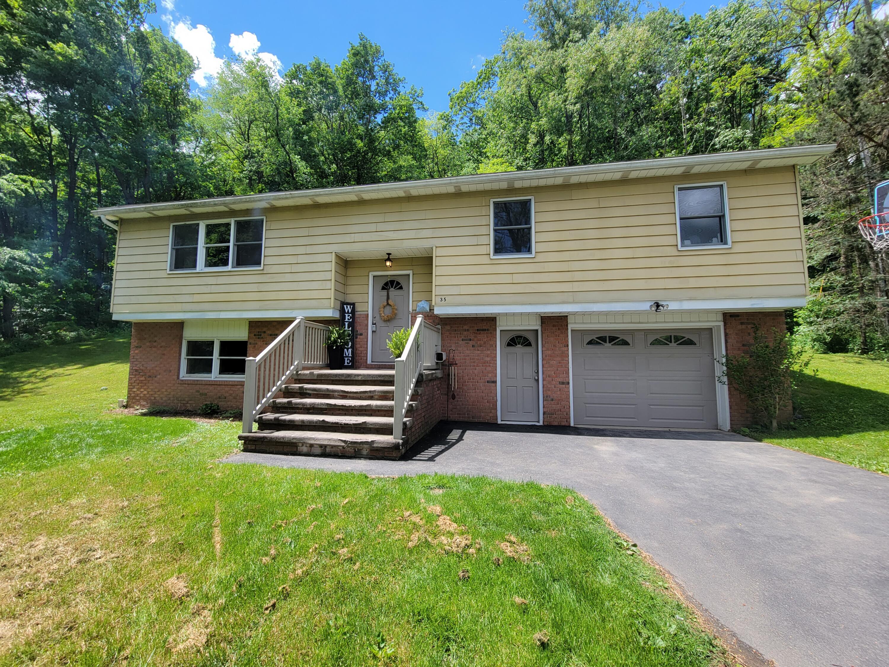 35 LAUREL LN