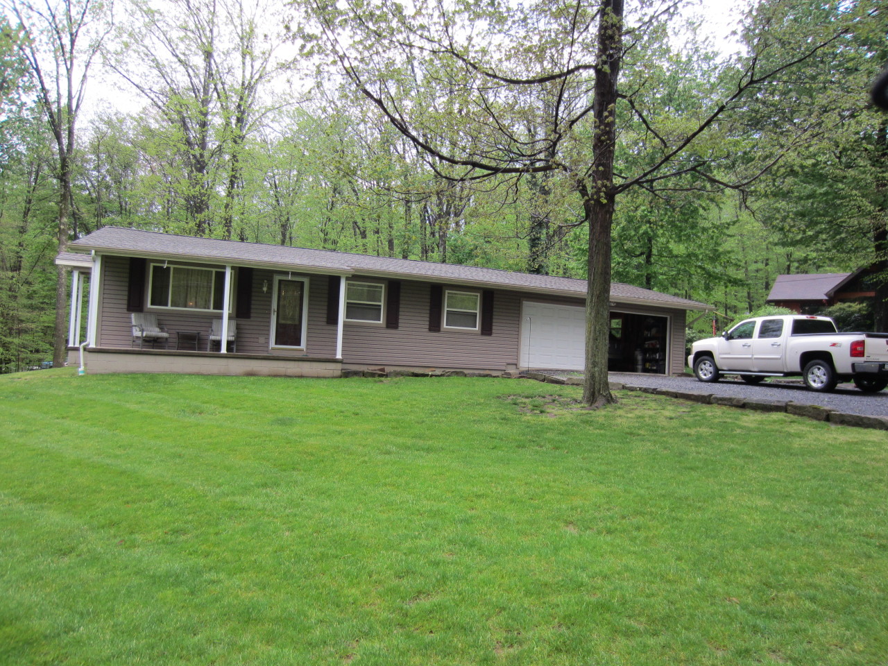 1082 HASTINGS RD