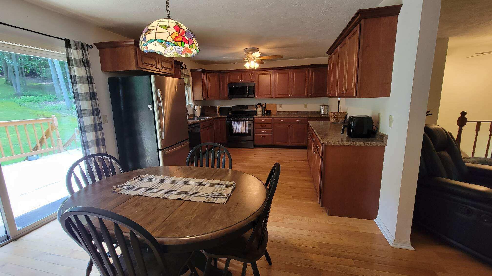 618 BLACK SWAN RD