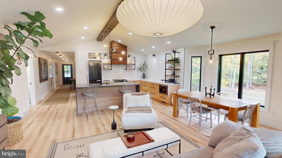 700 SIX SHILLINGS ROAD