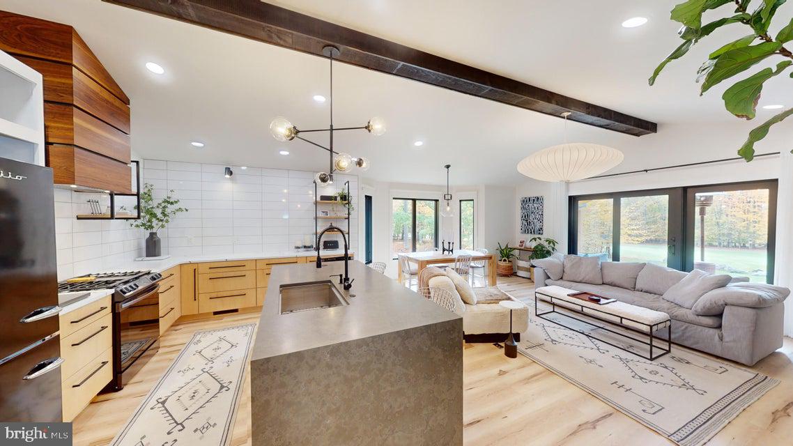 700 SIX SHILLINGS ROAD