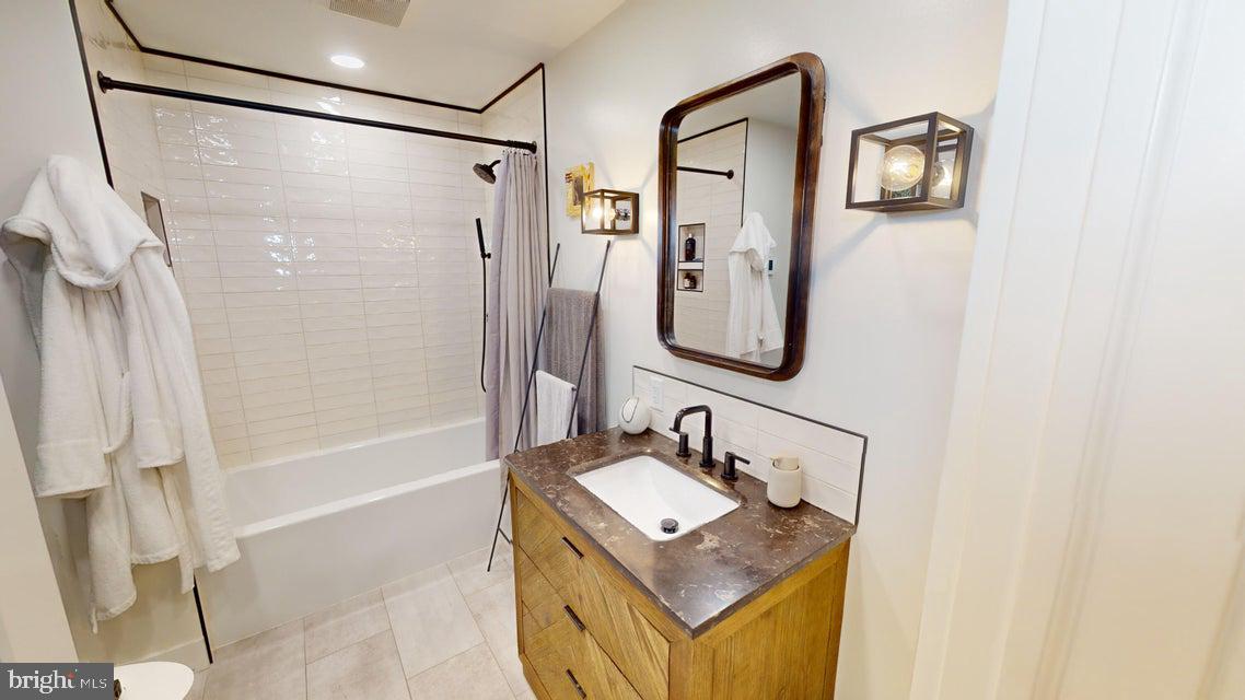 700 SIX SHILLINGS ROAD