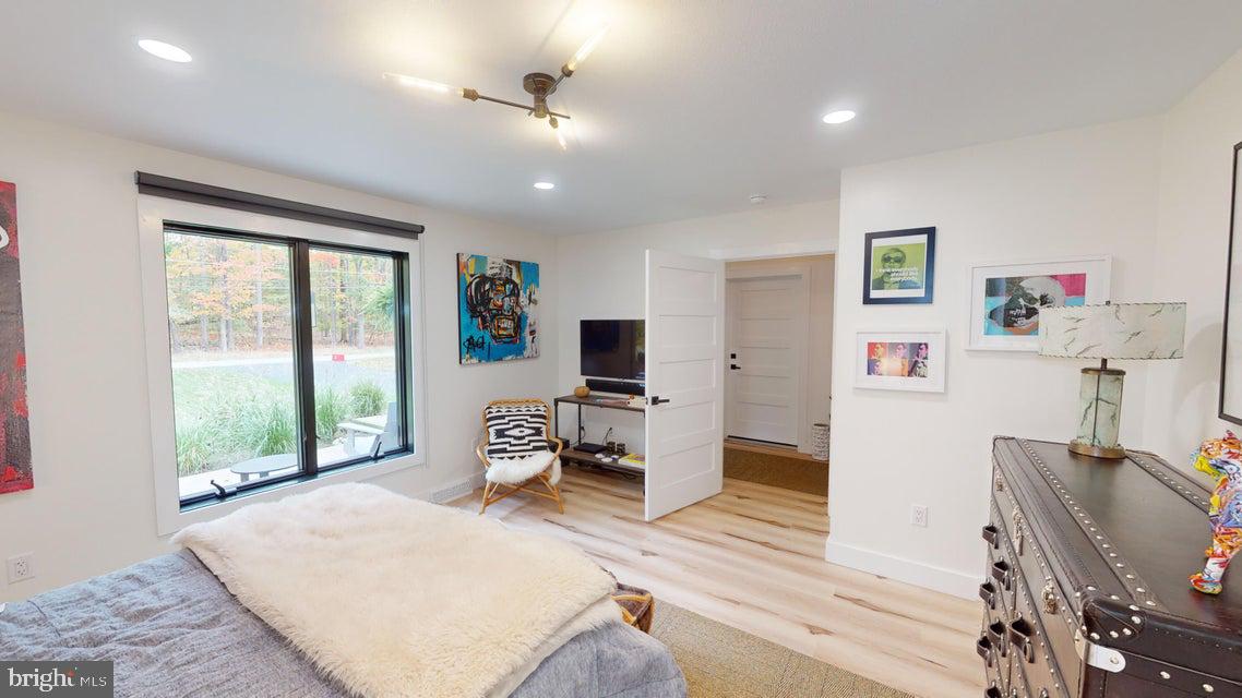 700 SIX SHILLINGS ROAD