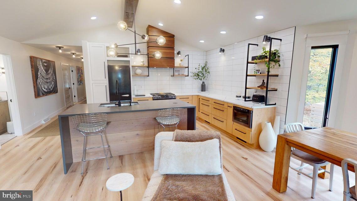 700 SIX SHILLINGS ROAD