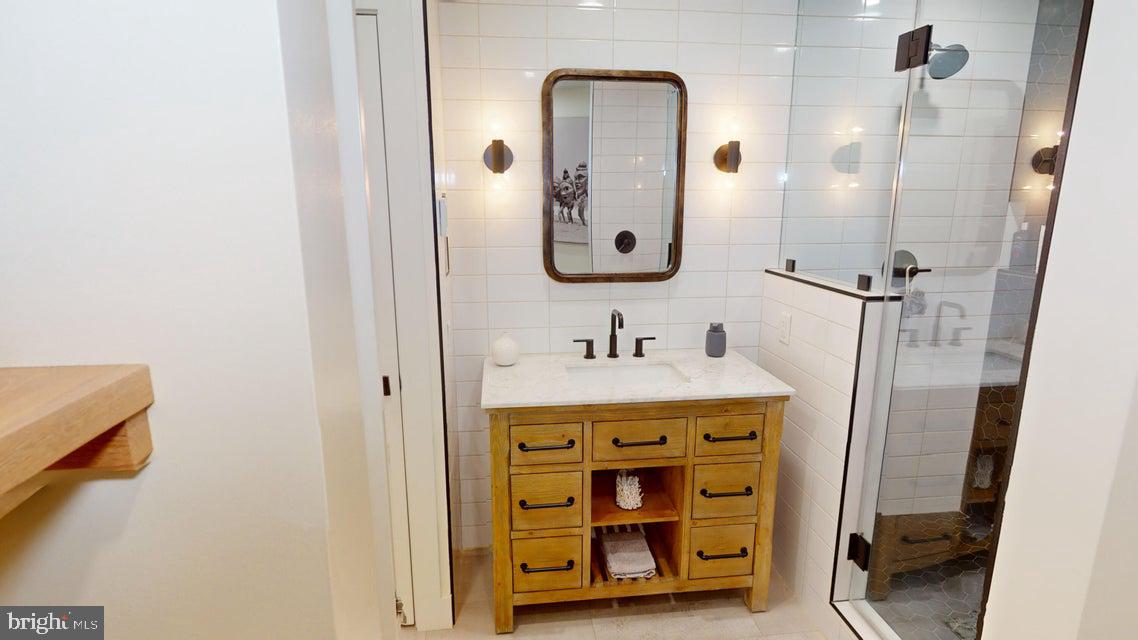 700 SIX SHILLINGS ROAD