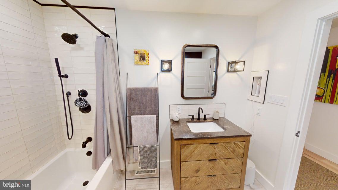 700 SIX SHILLINGS ROAD