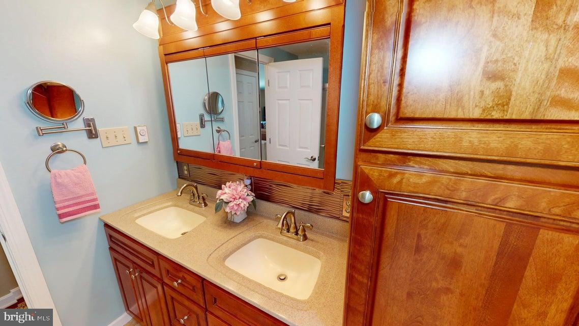 70 SLOPING VIEW DRIVE