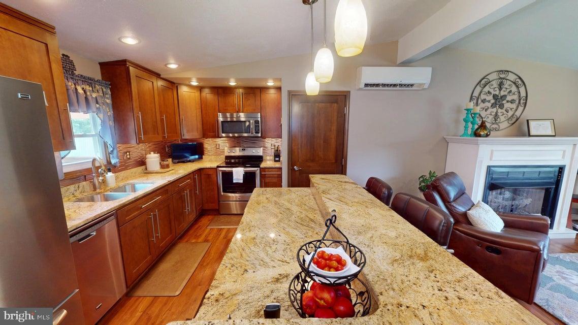 70 SLOPING VIEW DRIVE