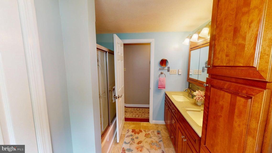 70 SLOPING VIEW DRIVE