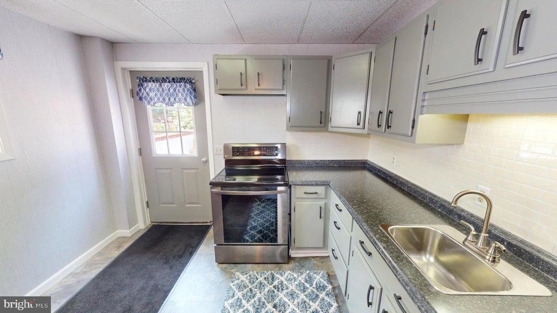 70 SLOPING VIEW DRIVE