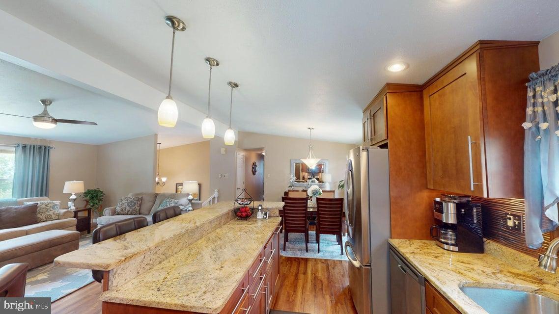 70 SLOPING VIEW DRIVE