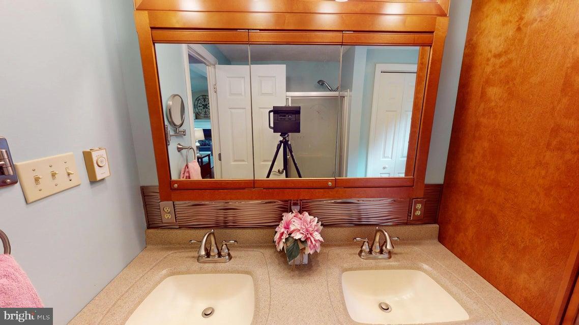 70 SLOPING VIEW DRIVE