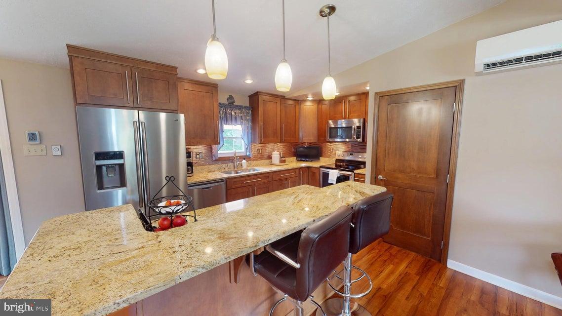 70 SLOPING VIEW DRIVE