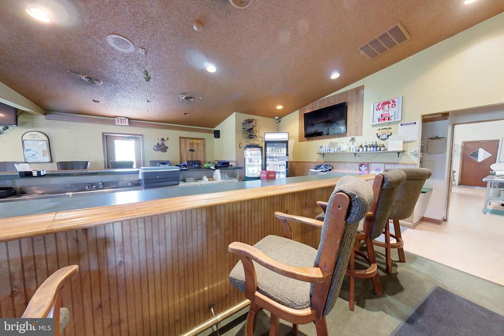 1618 AIRPORT ROAD
