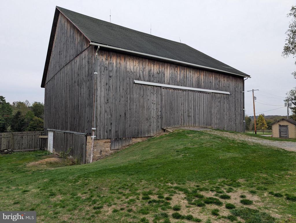 1618 AIRPORT ROAD