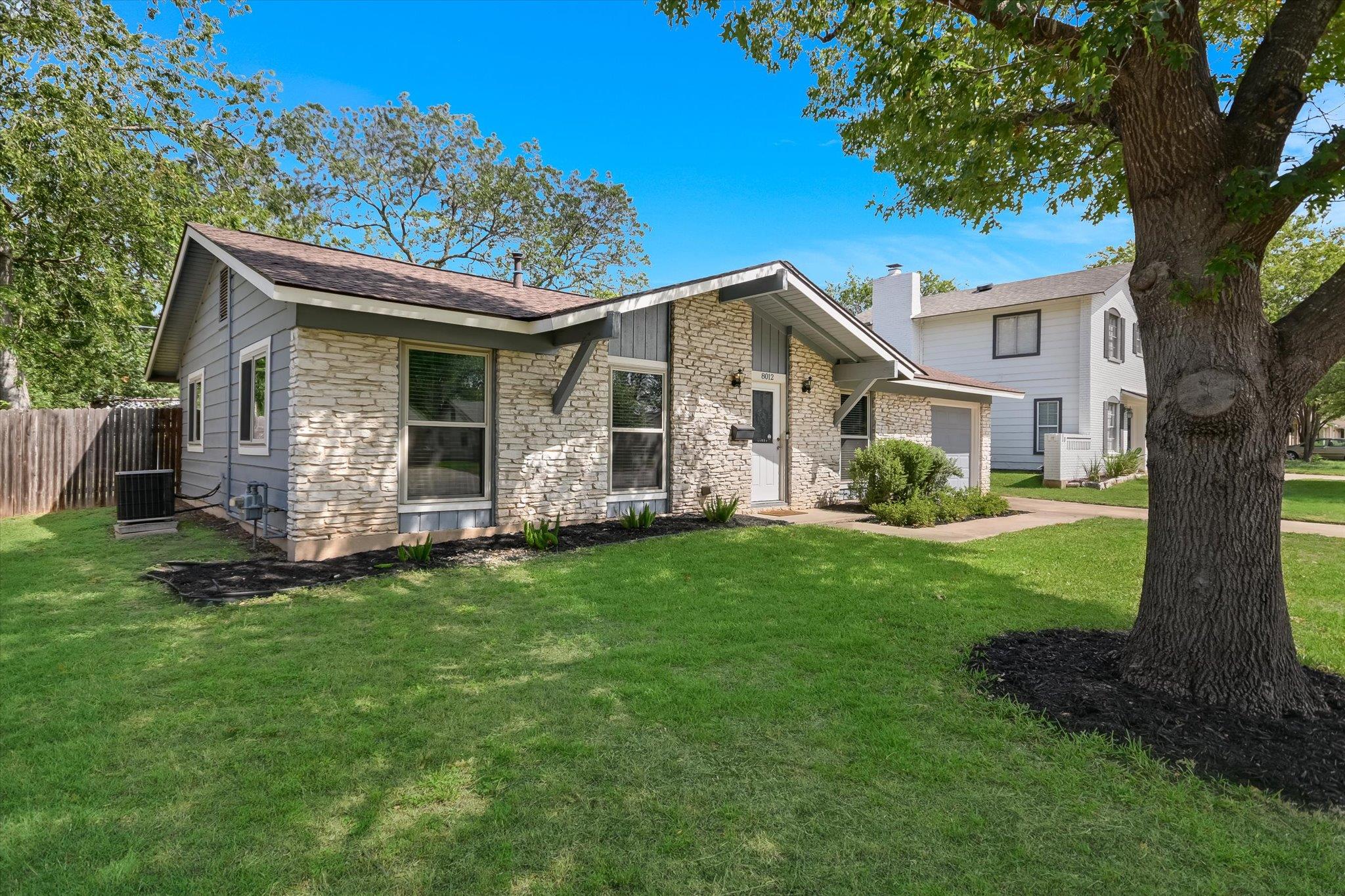 8012 Stillwood LN