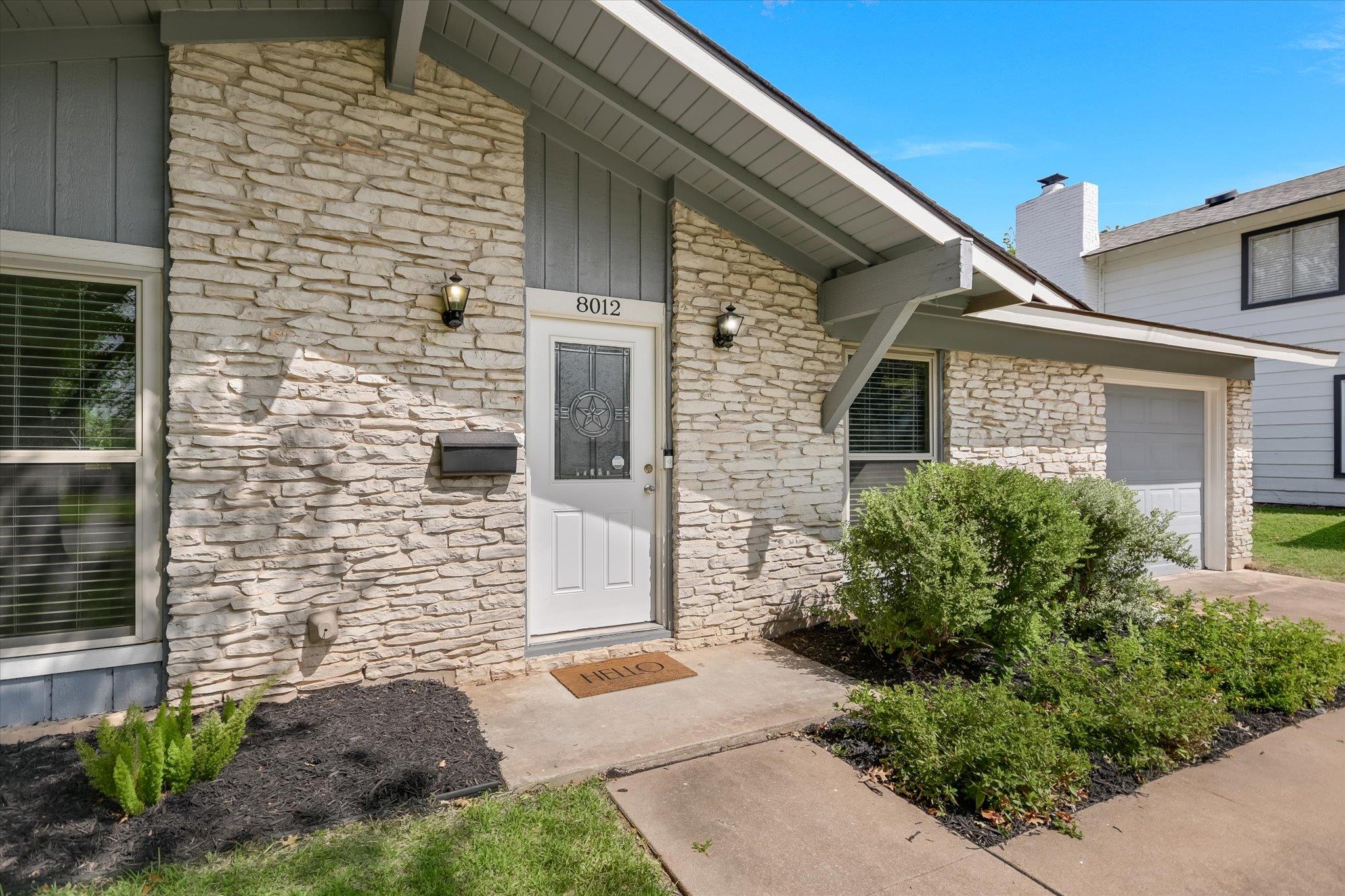 8012 Stillwood LN