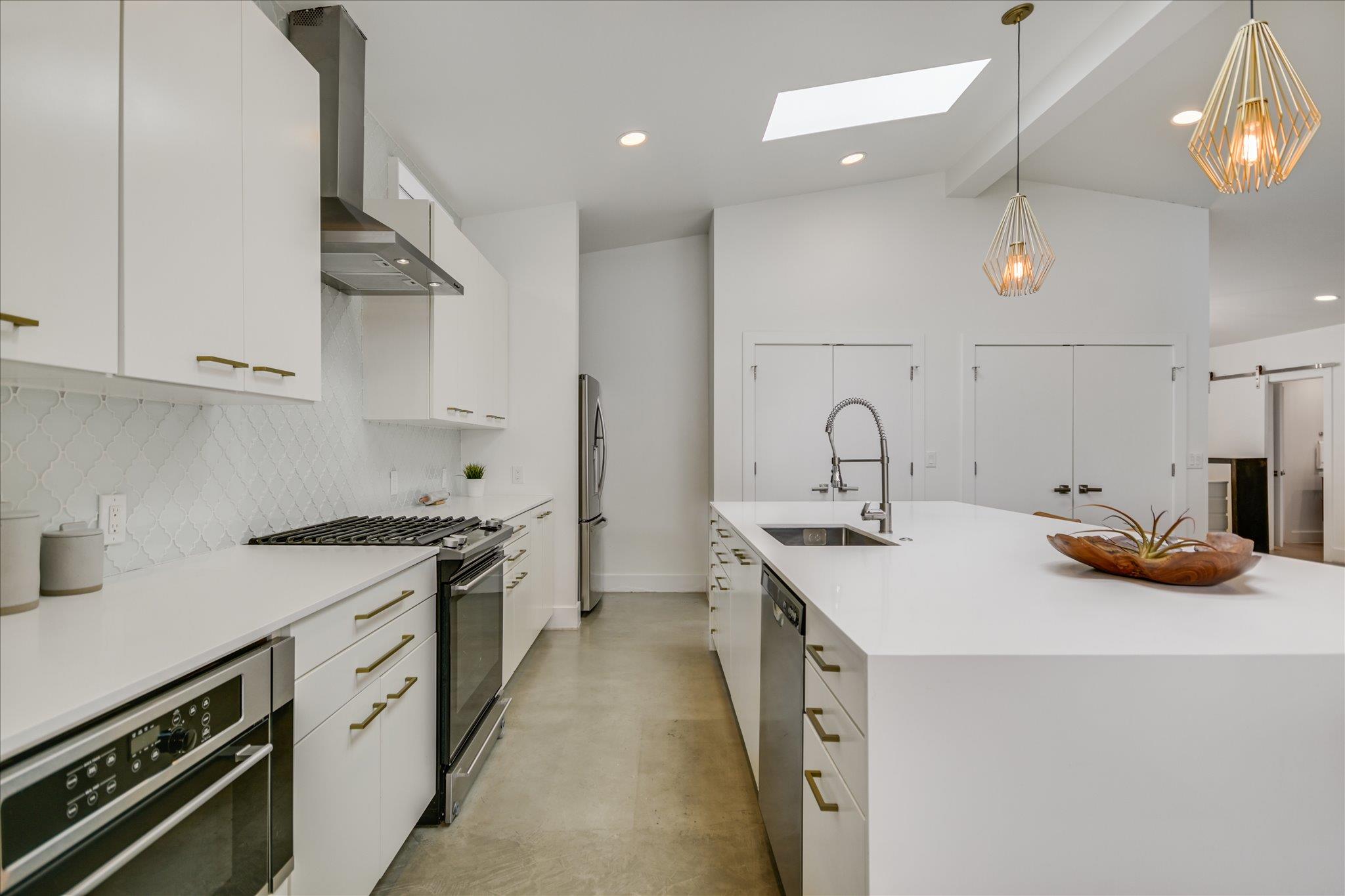 1708 Fair Oaks DR