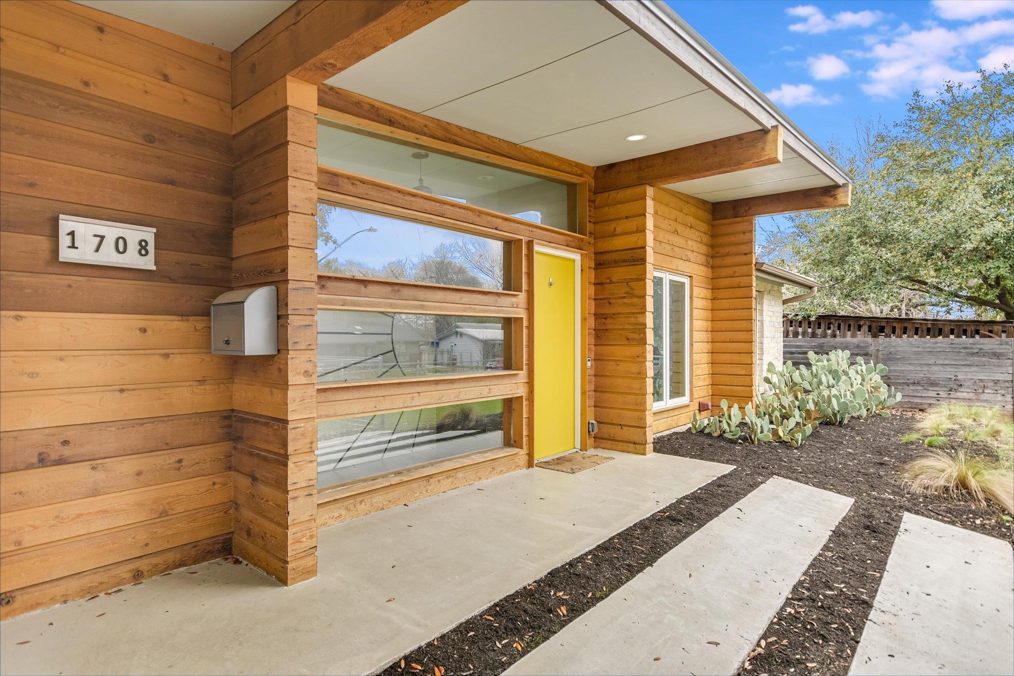 1708 Fair Oaks DR