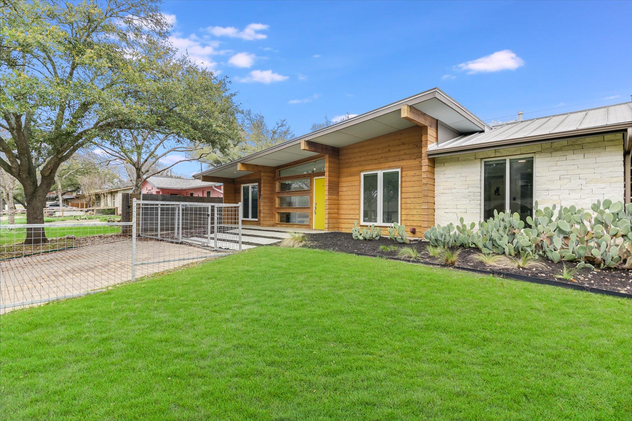 1708 Fair Oaks DR