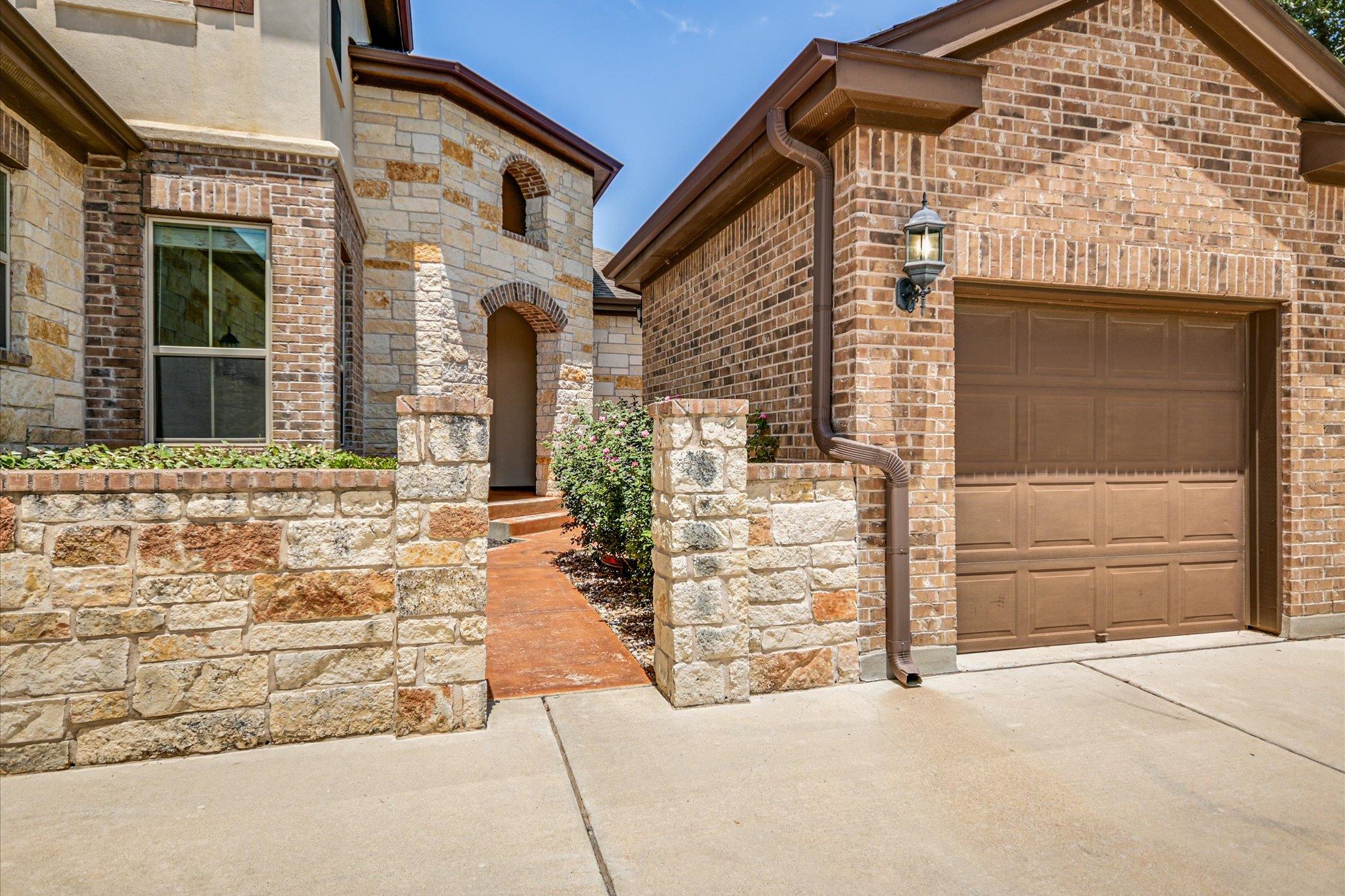 2407 Lou Hollow PL