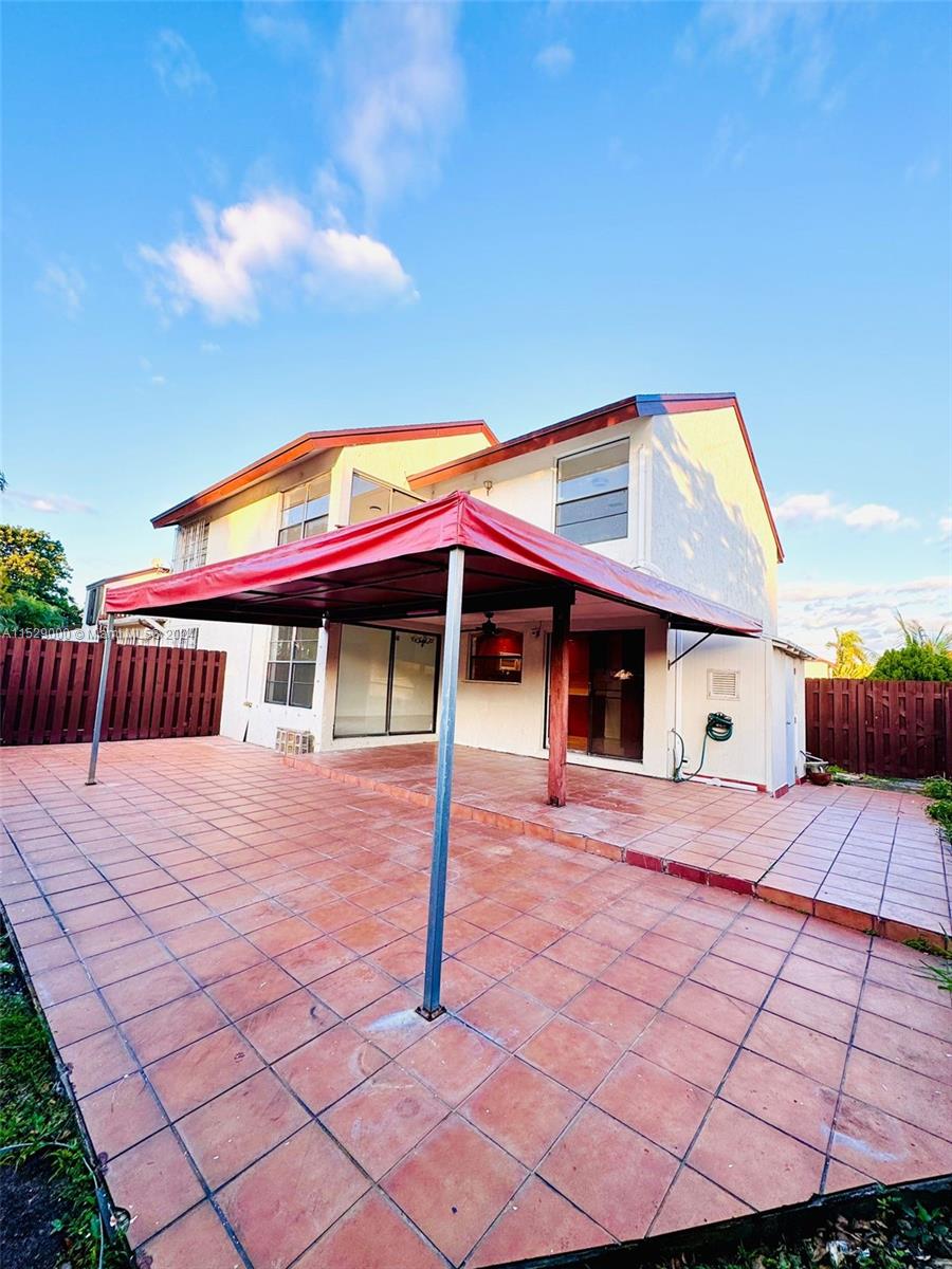600 NW 98th Ct Unit: 600