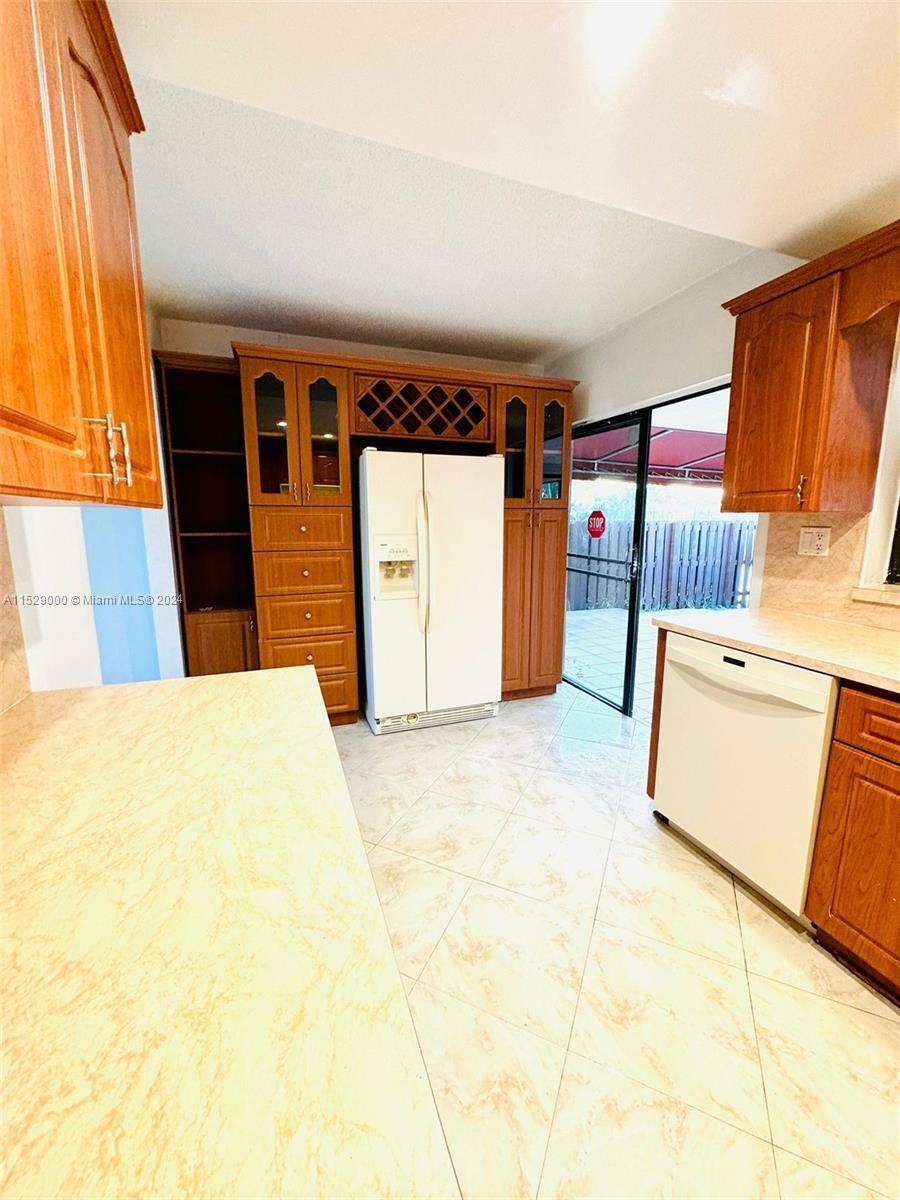 600 NW 98th Ct Unit: 600