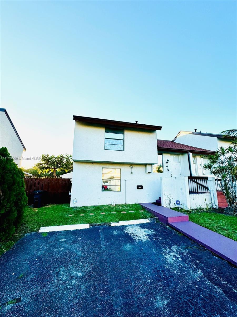 600 NW 98th Ct Unit: 600