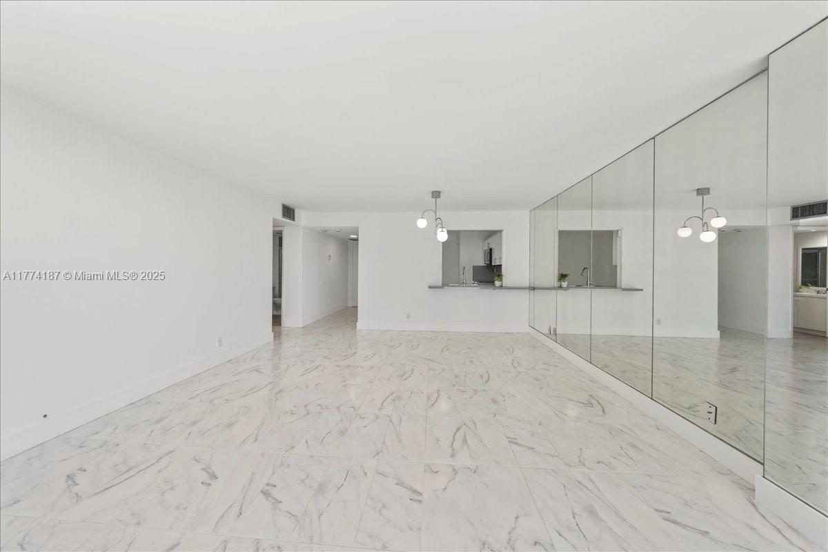 1925 Brickell Ave # D610
