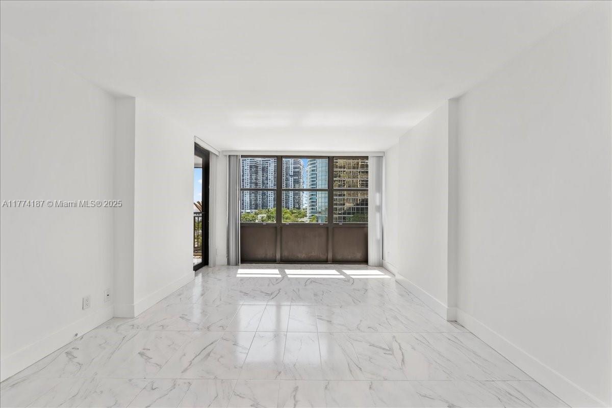 1925 Brickell Ave # D610