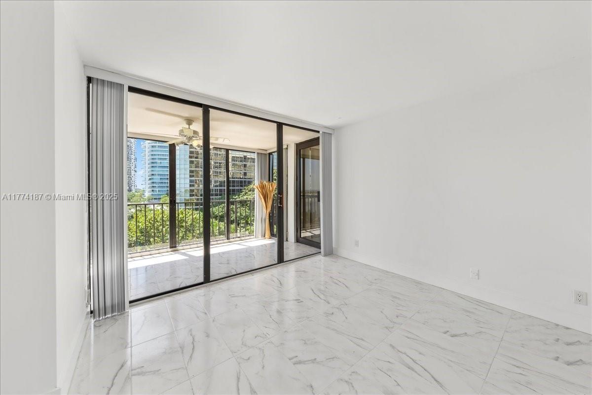 1925 Brickell Ave # D610