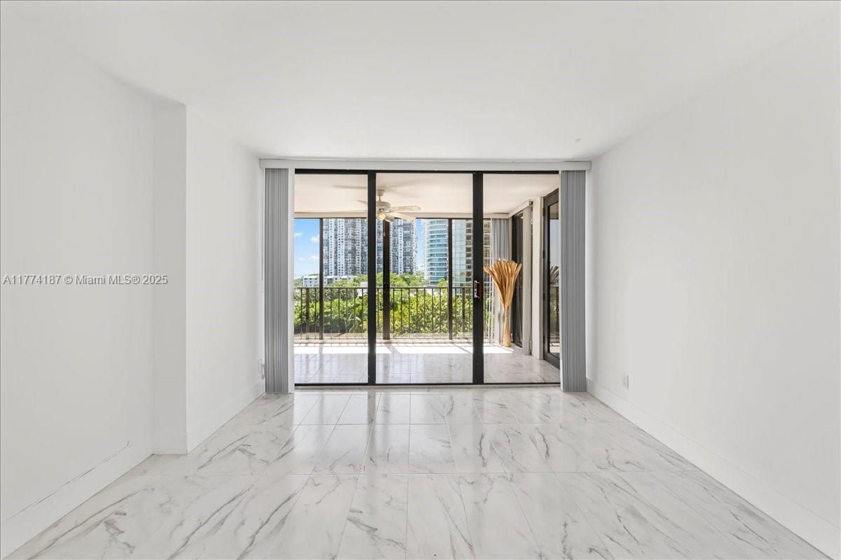 1925 Brickell Ave # D610