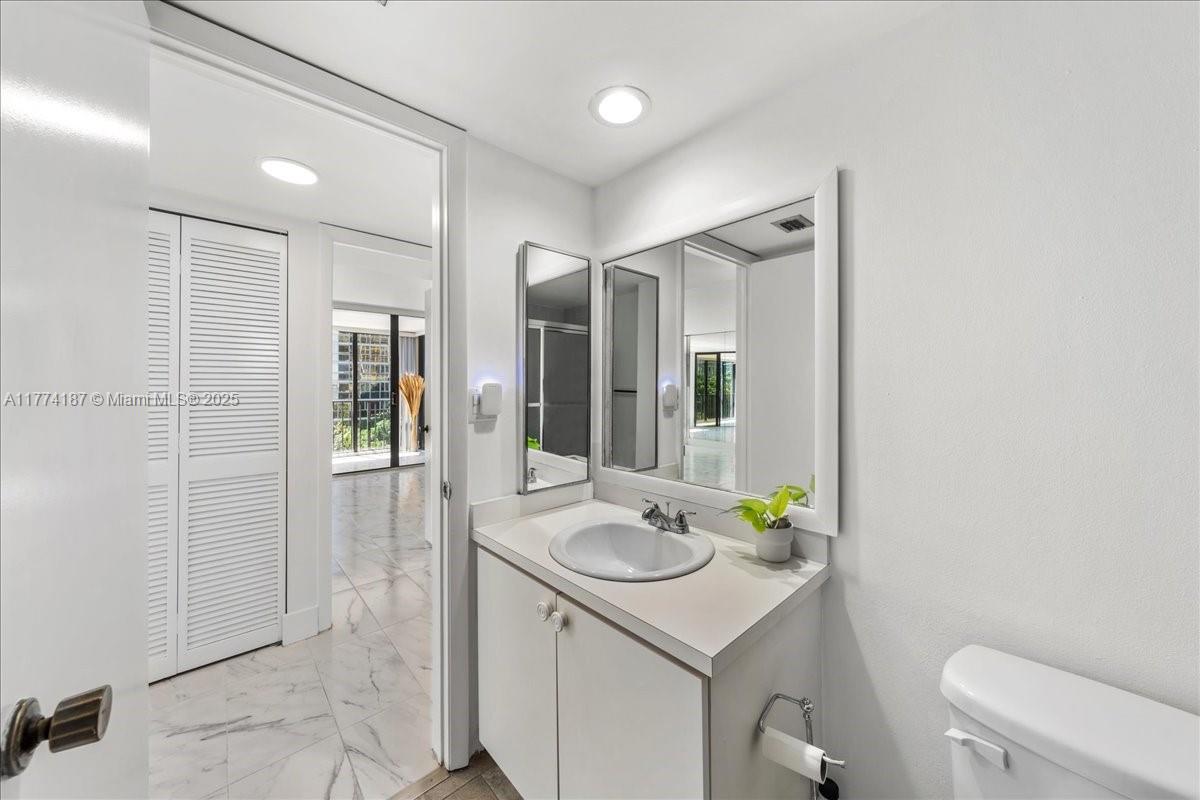 1925 Brickell Ave # D610