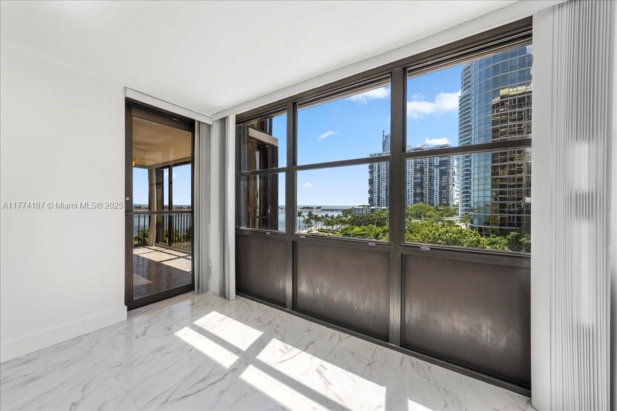1925 Brickell Ave # D610