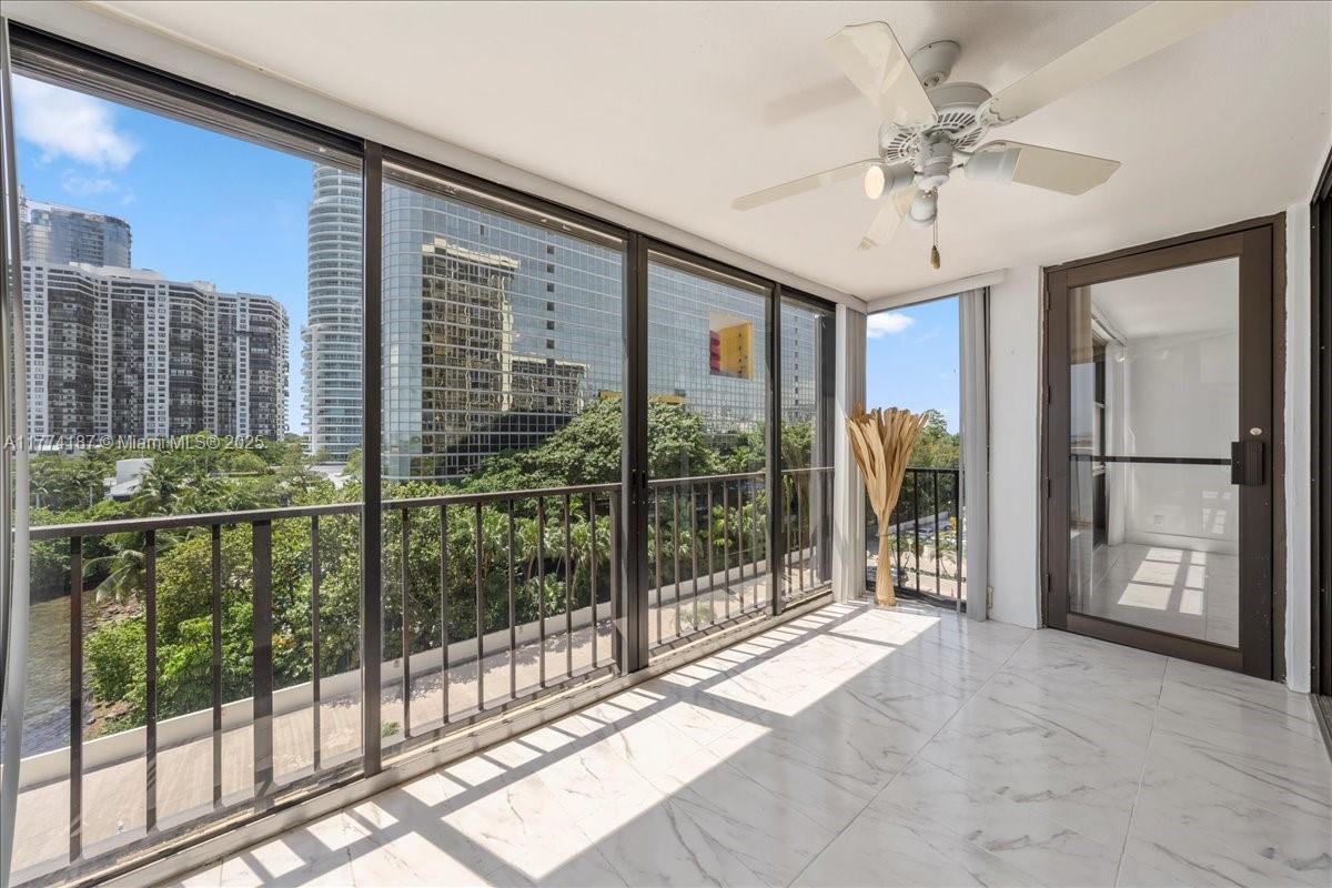 1925 Brickell Ave # D610