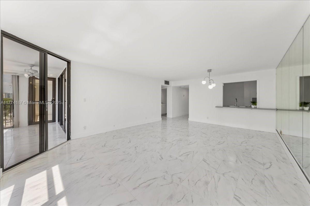 1925 Brickell Ave # D610