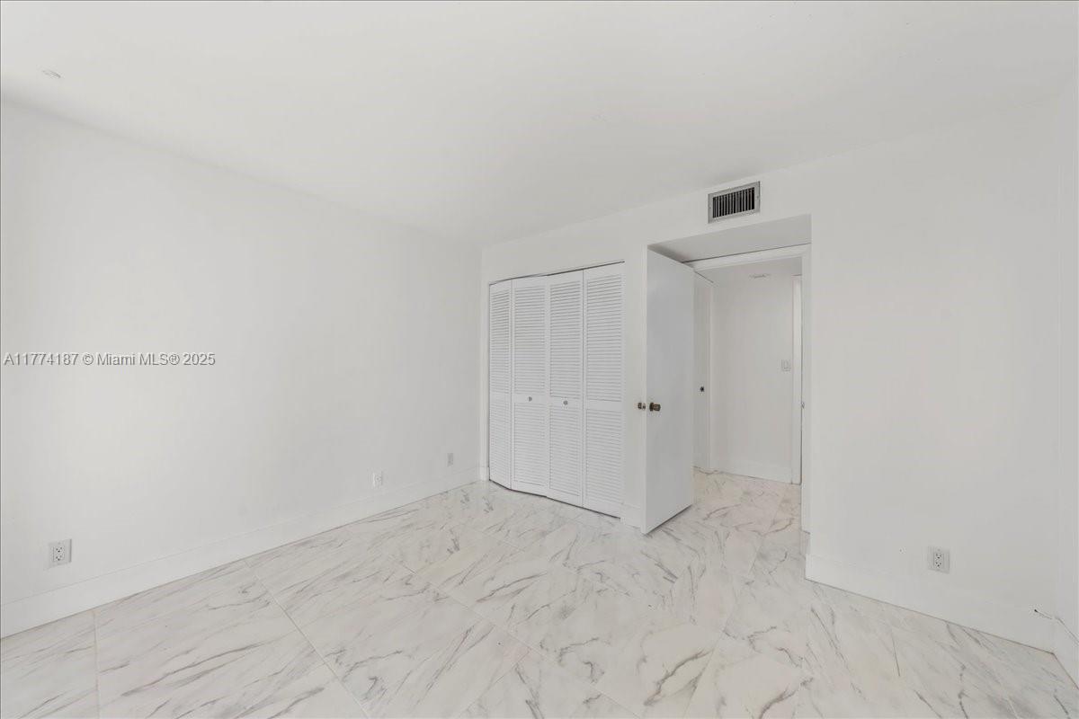 1925 Brickell Ave # D610