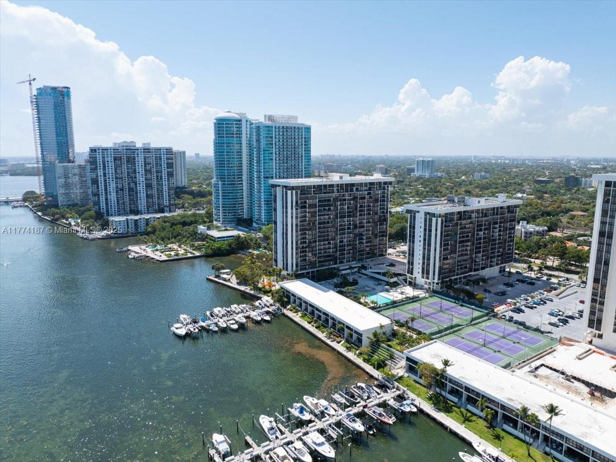 1925 Brickell Ave # D610