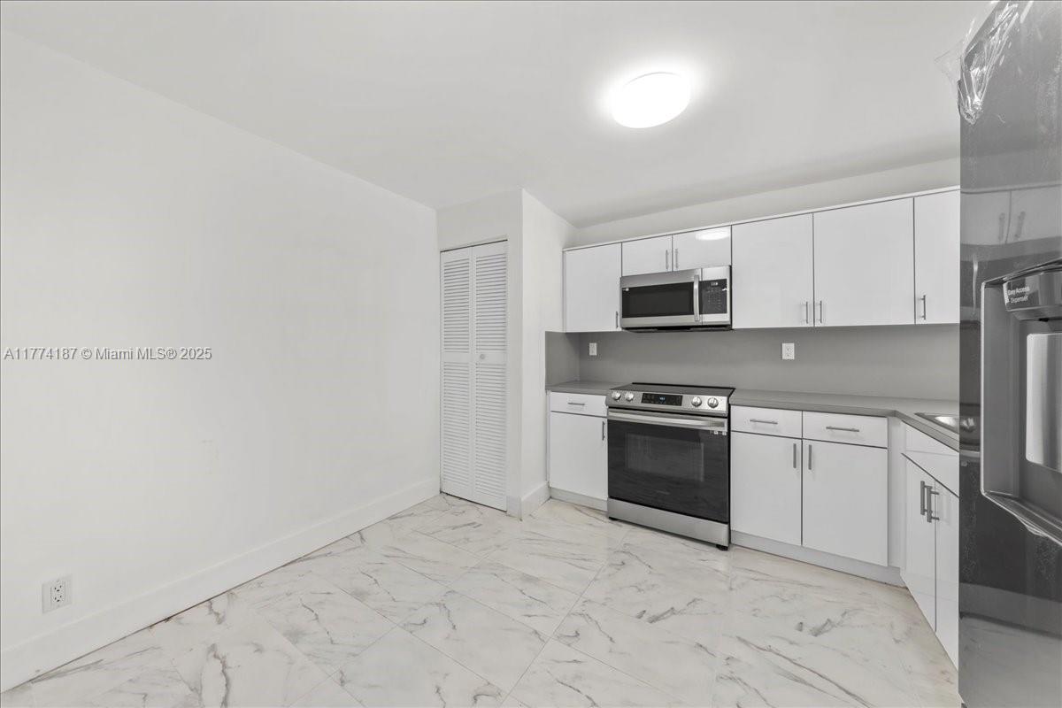 1925 Brickell Ave # D610