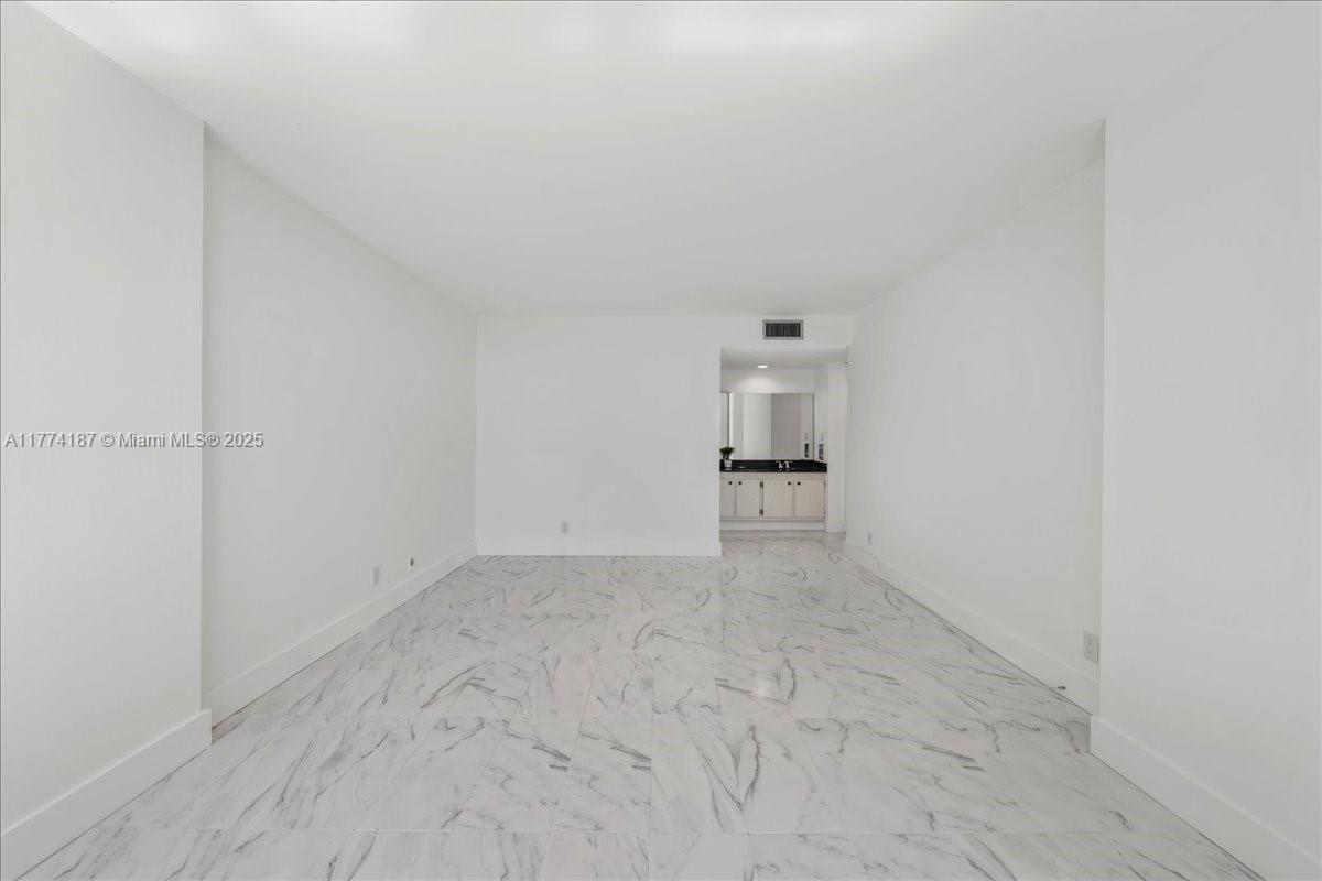 1925 Brickell Ave # D610