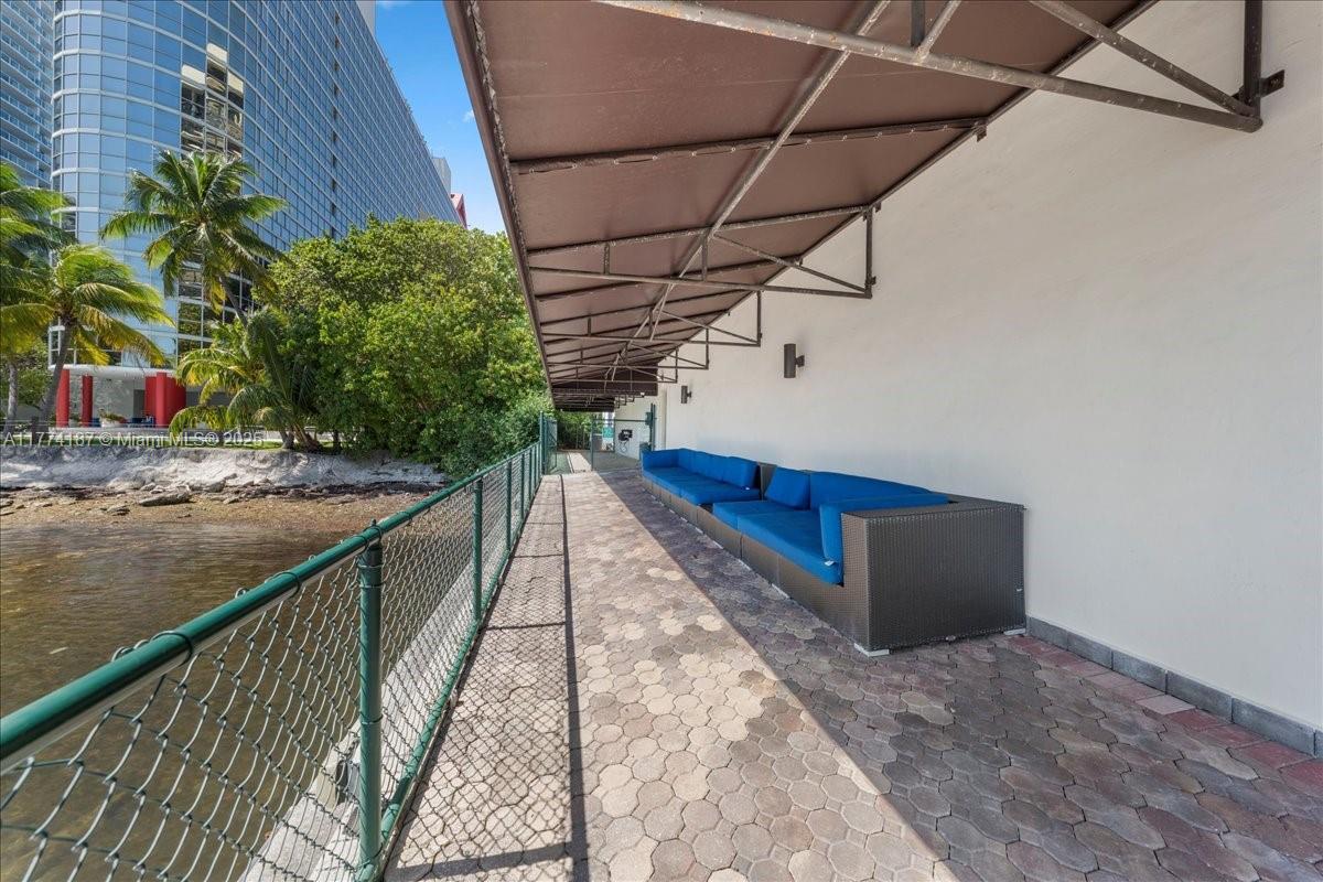 1925 Brickell Ave # D610
