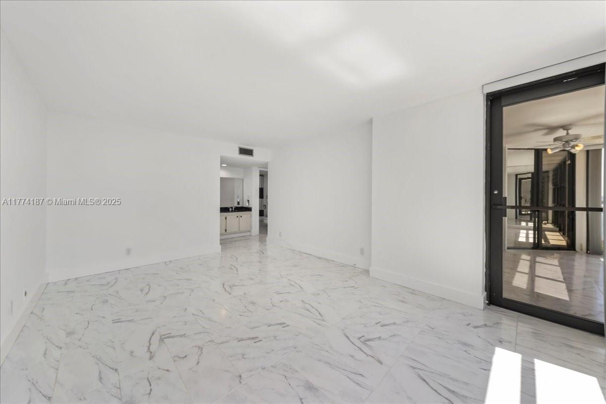 1925 Brickell Ave # D610