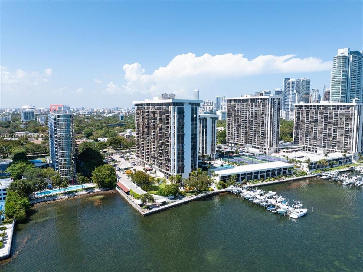 1925 Brickell Ave # D610