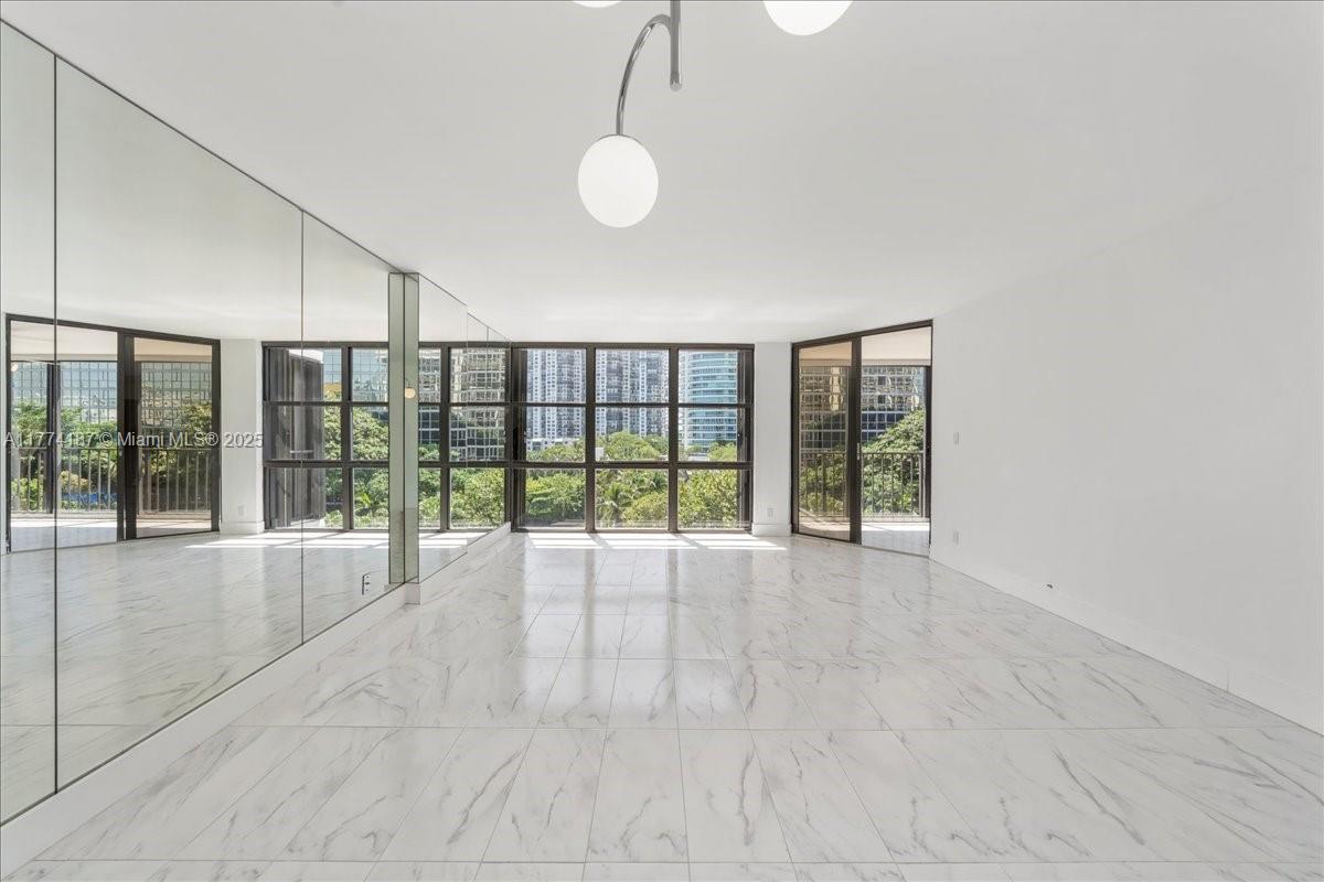 1925 Brickell Ave # D610